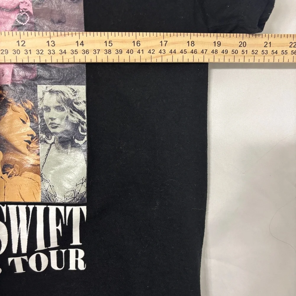 Taylor Swift "The Eras Tour" Graphic Tee Shirt in size M - Picture 4 of 9